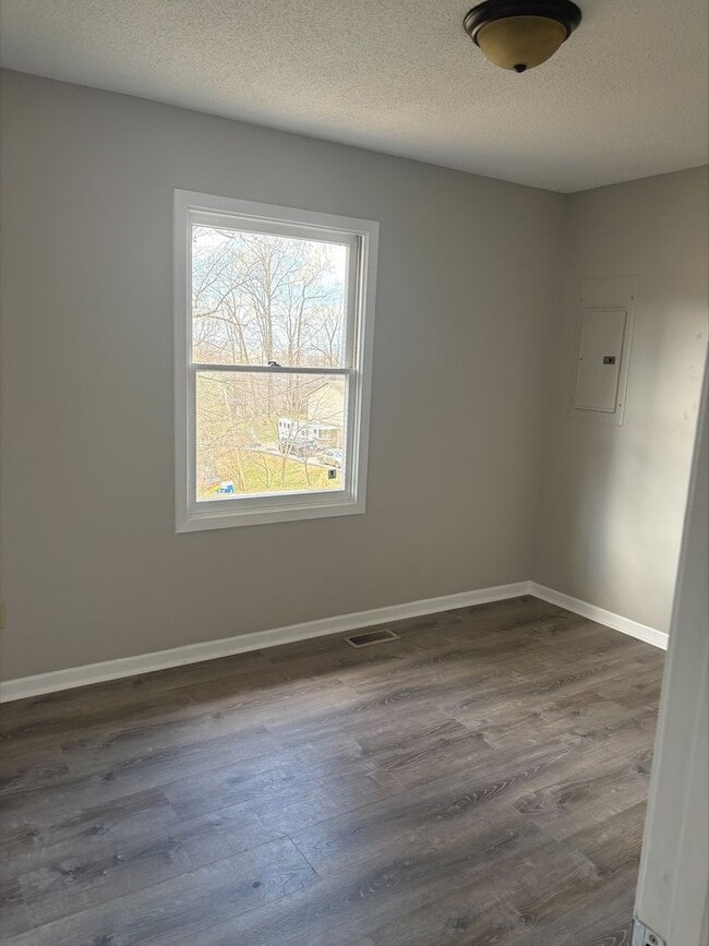 Photo - 3 Bedroom 2 Bath in Gray