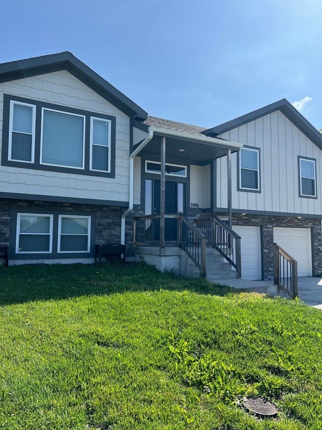 Building Photo - NEW PRICE!!! Don't miss out.