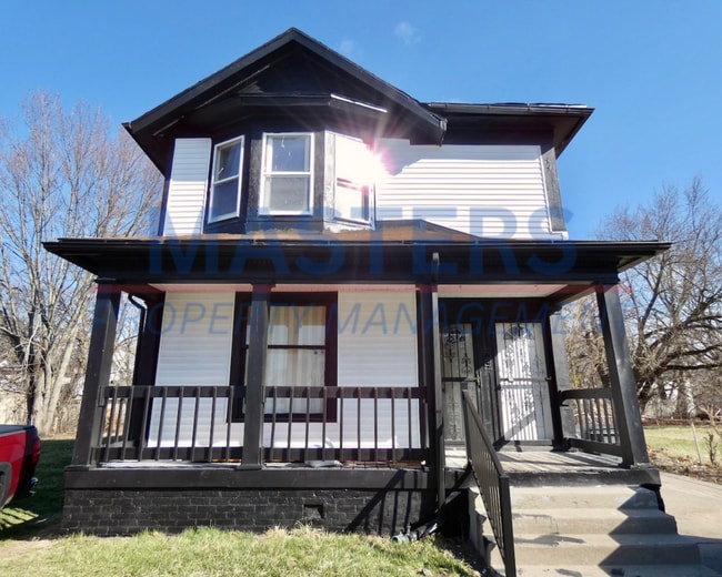 Building Photo - 1026 Oakwood Ave Unit Upper