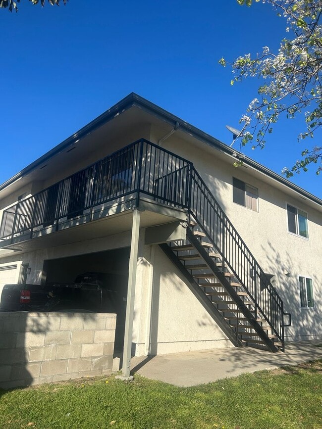 Building Photo - Tranquil Condo 2+1 with Pool View