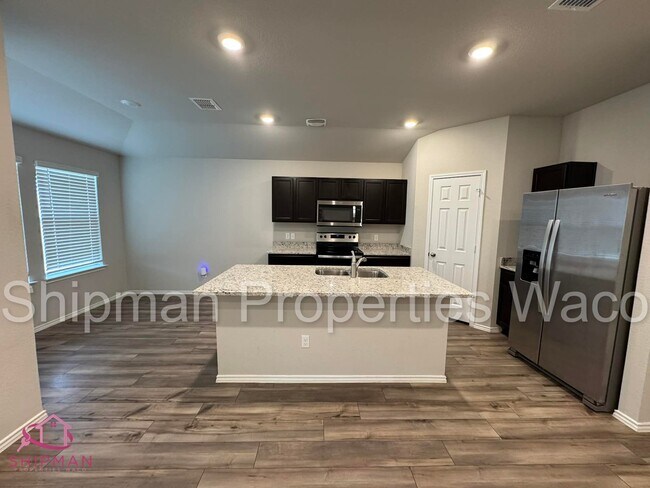 Photo - 7105 Canadian Dr