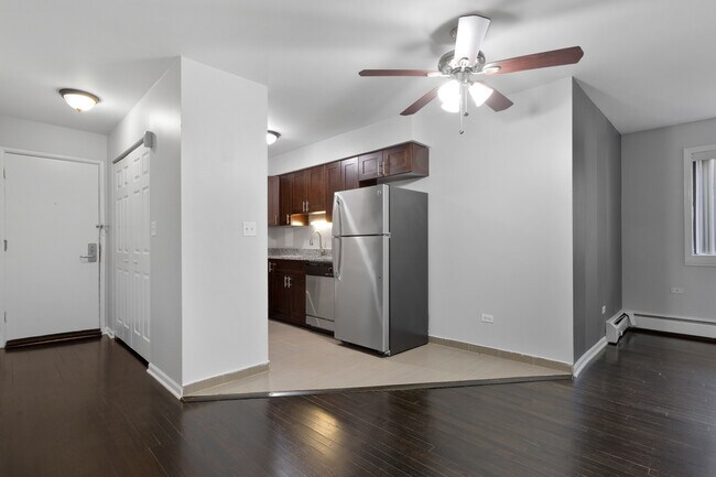 Photo - 6001 N Kenmore Ave