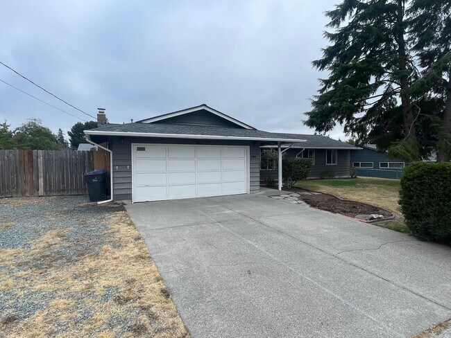 Photo - ***PENDING APPLICATION***Convenient 3-Bedroom Home Near NAS Whidbey Island with Garage Parking