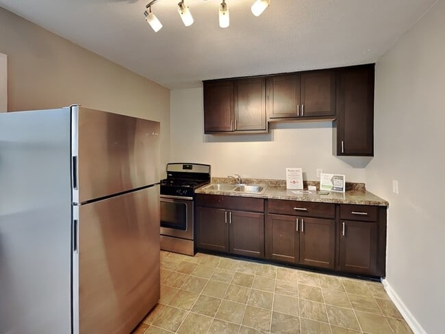 Photo - 2090 Hillview Rd
