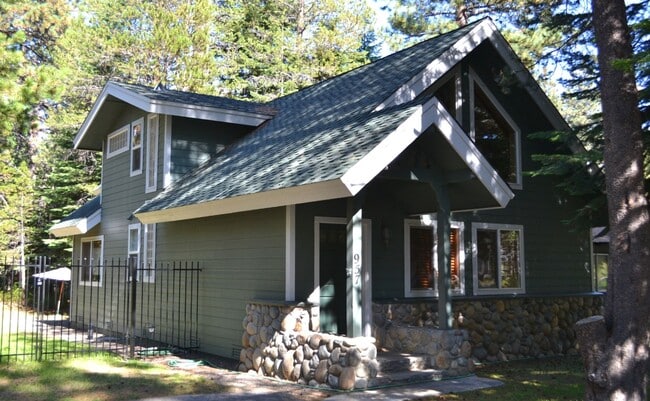Building Photo - Sweet 2BD Cabin! Avail for a 3-6 month Win... Rental