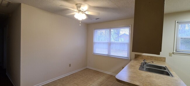 Photo - 4 Bedroom home near Summerville High School- (NOT Section 8 approved)