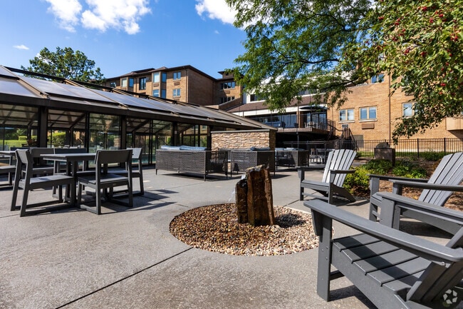 Outdoor Kitchen/Lounge