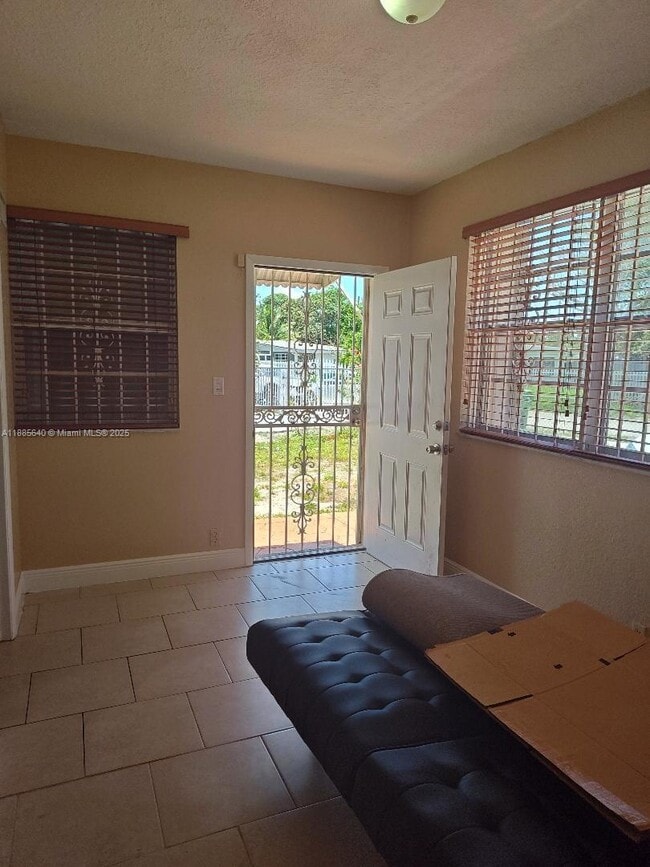 Photo - 12325 NW 19th Ave Unidad 12325