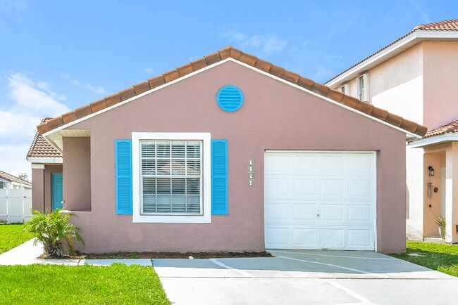 Building Photo - 2294 Santa Lucia St