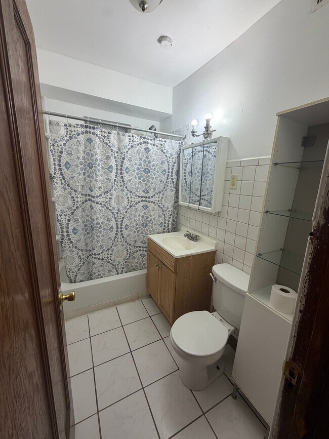 4449 W Walton St Unit 1