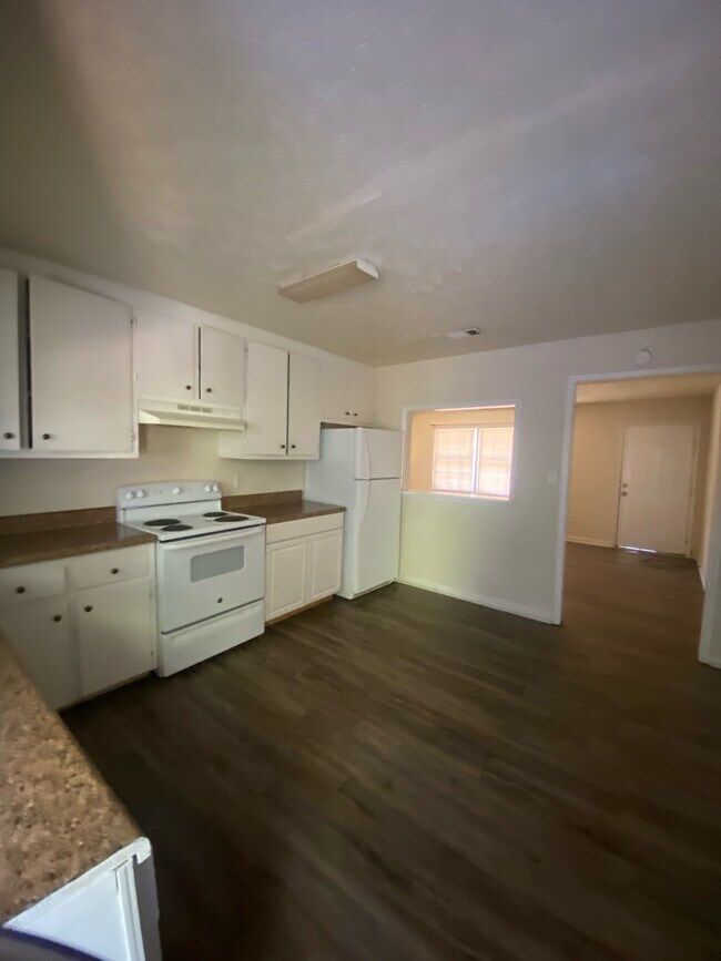 Photo - 120-122 Sayemore Dr