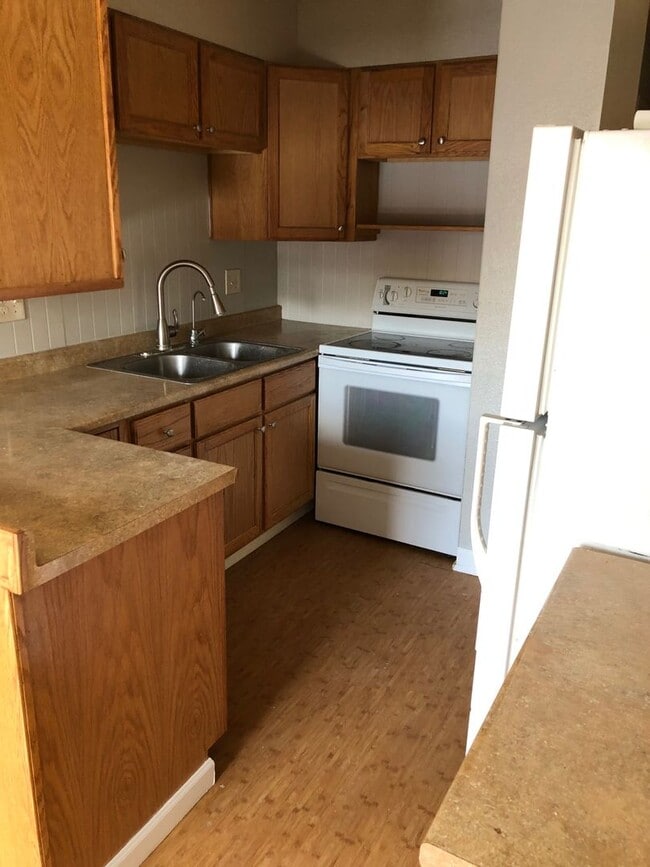 Photo - 3BR/2.5 Bath Townhouse with 1-car Garage