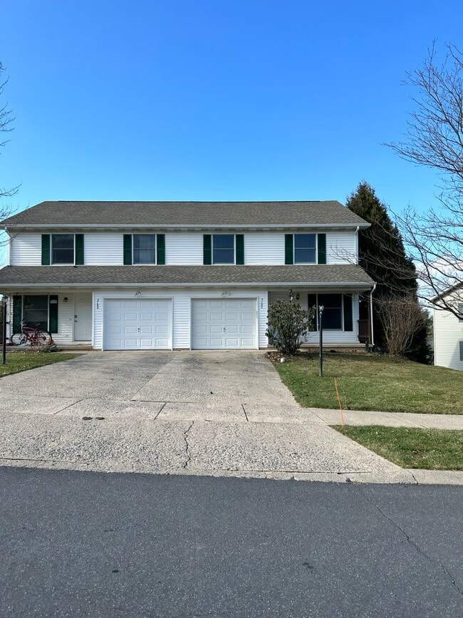 Building Photo - 3182-3184 Shellers Bend Unit 3182