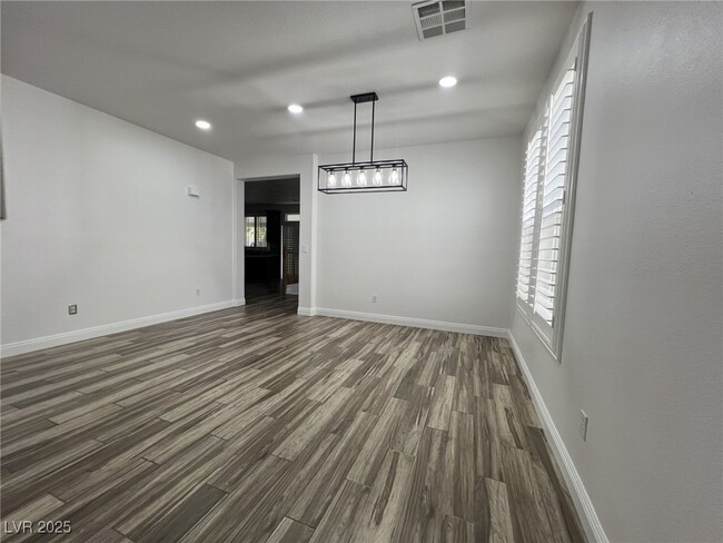 Building Photo - 9501 Ironsend St Rental