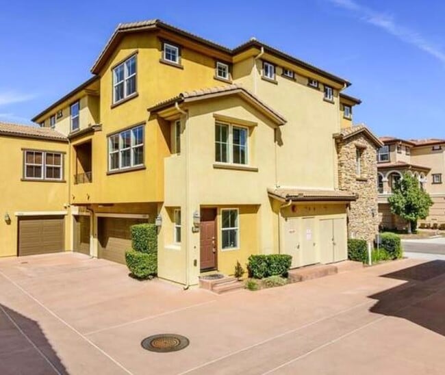 Building Photo - 1415 Calabria St Rental