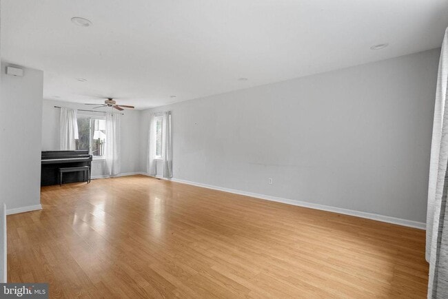 Photo - 121 Aspen Ct