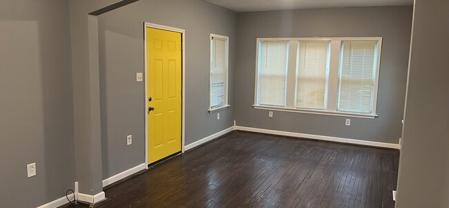 Building Photo - 1550 Richard Gordon Hatcher Blvd Unit Apt A