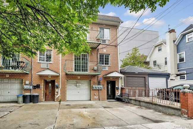 Building Photo - 1604 Brooklyn Ave Unit 2