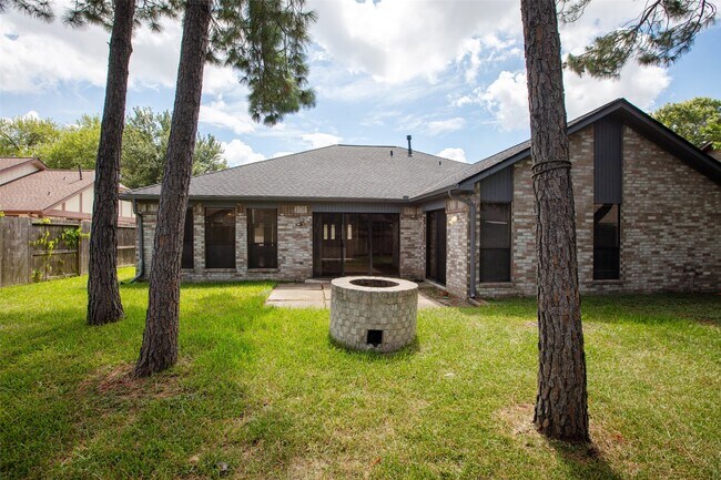 Photo - 415 Abbott Cir