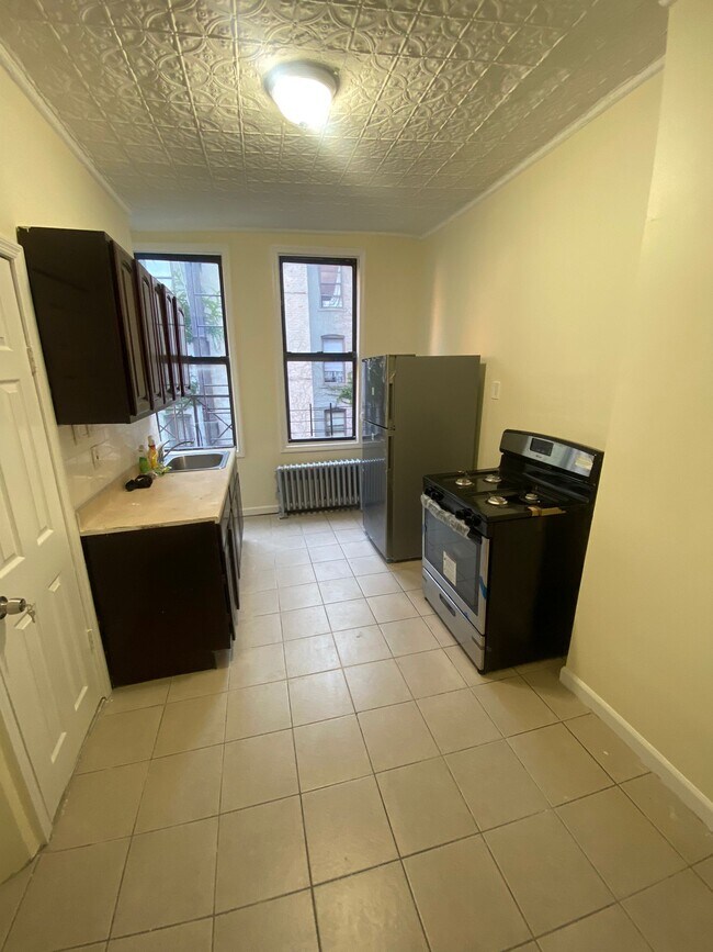 Photo - 17 E 204th St Townhome