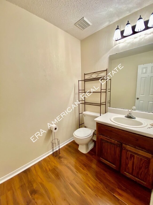 Photo - 703 Valley Rd