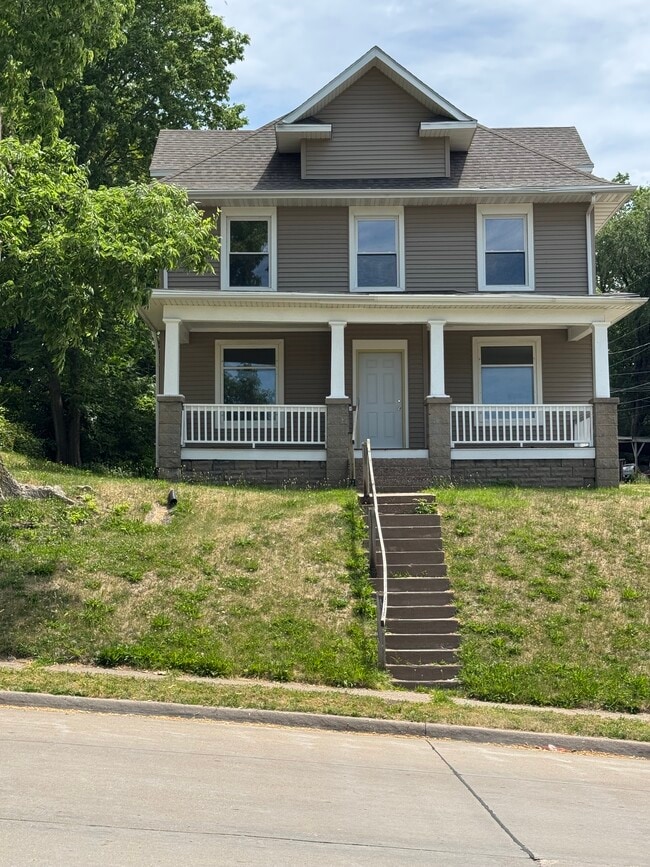 Building Photo - 919 LeClaire St