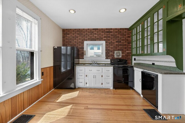 Photo - 164 W Main St