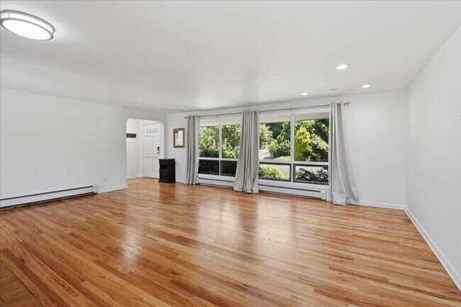 Photo - 3bd/1.75ba Shoreline Home