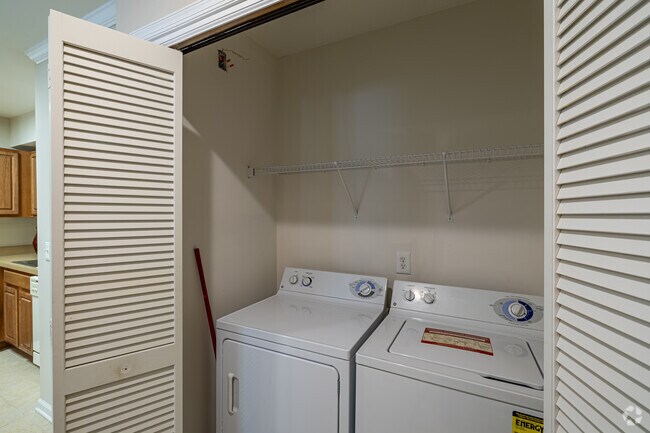 1BR, 1BA - 595SF - Laundry