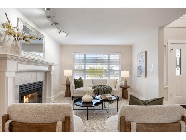 Photo - 15458-15110 110 Ave