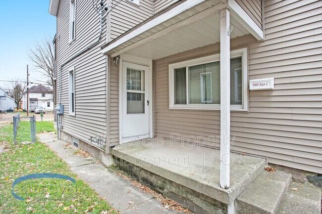 940 Mc Reynolds Ave NW