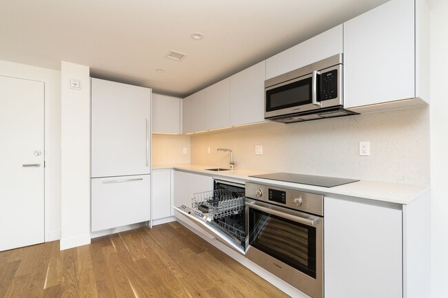 Building Photo - 4 Overland Drive Unit 101