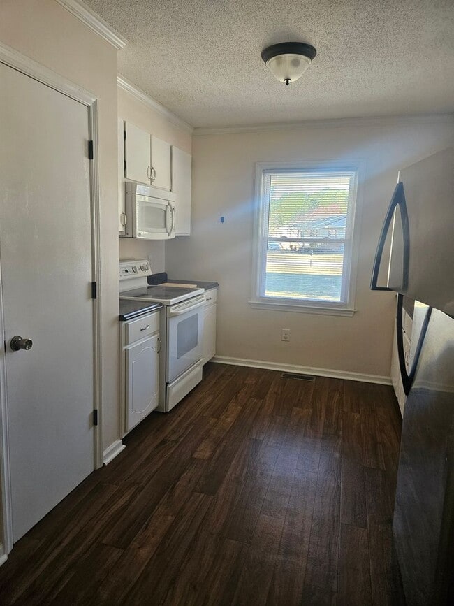 Photo - 100 J.R. Place