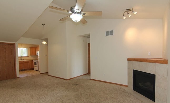 Photo - 3 bedroom, 2 bath Townhome in North Liberty
