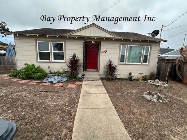 Building Photo - Charming home in Seaside on a corner lot