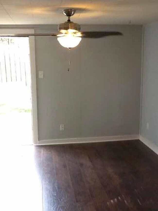 Photo - Great 2 Bedroom Apartment in Midtown! Unit 1605 # 4