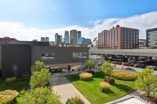 Photo - 345 N 6th Ave