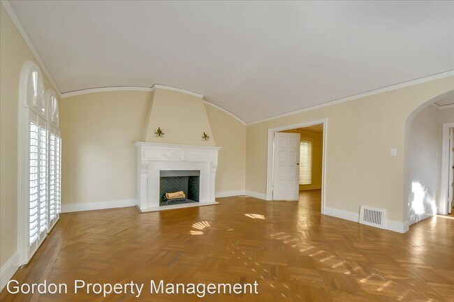 Photo - 4 br, 3.5 bath House - 295 Yerba Buena Ave