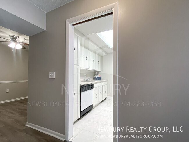 Photo - 530 N Main St