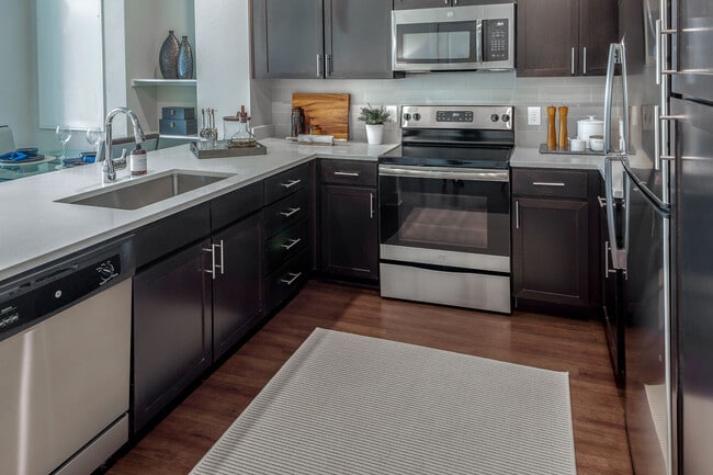 2BD, 2BA - 1055SF - Kitchen