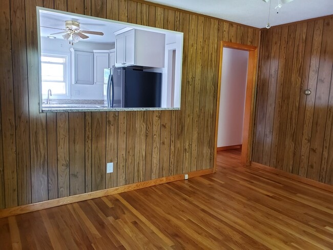 Photo - 1 Avon Dr Unit 3 Avon Ave