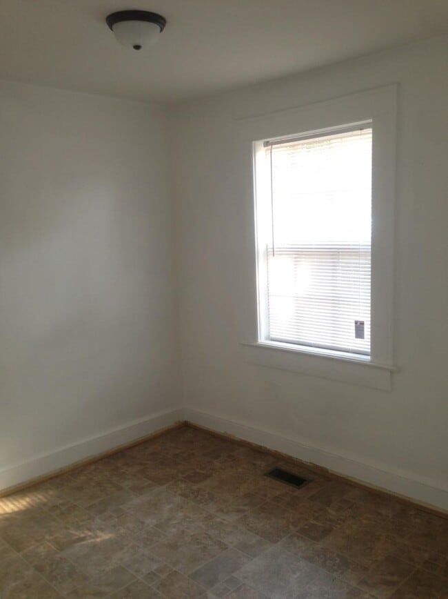 Photo - 17 Ellendale Ave