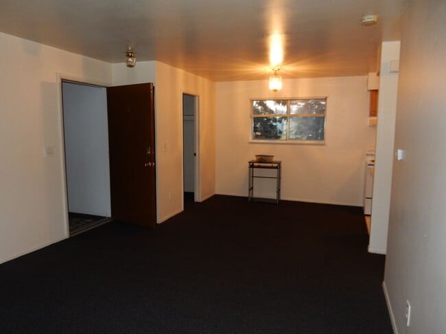 Photo - 5110 Maple St