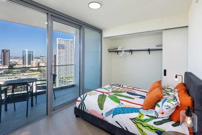 1000 Auahi St