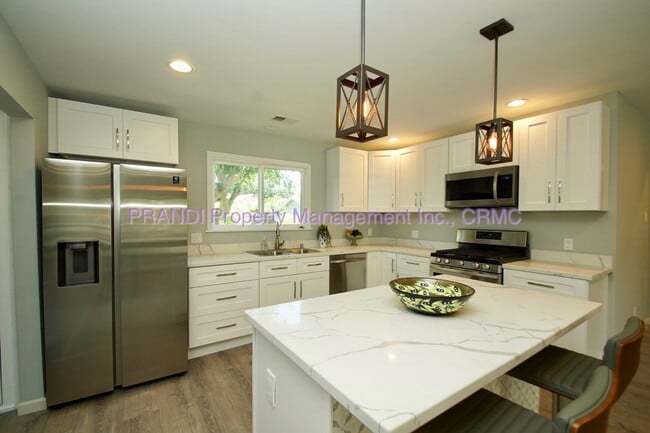 Photo - Quality Home in Santa Veneita with Amazing...