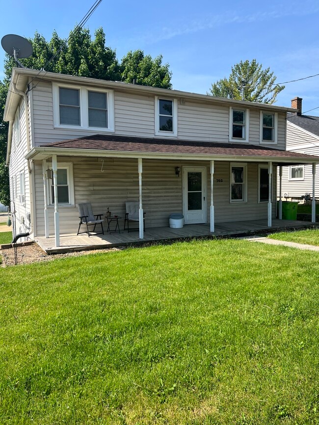 Building Photo - 703 Union St Unit 1