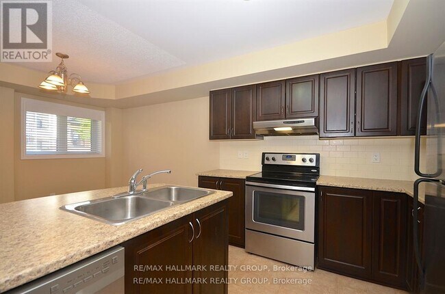 Photo - 205 Bluestone Private Unité 2