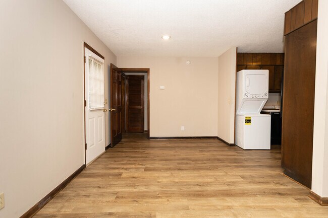 Photo - 769 Wilson Cir SW