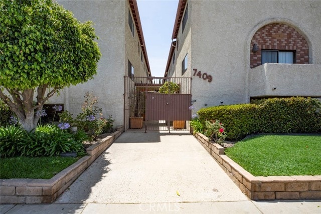 Photo - 7409 Woodman Ave