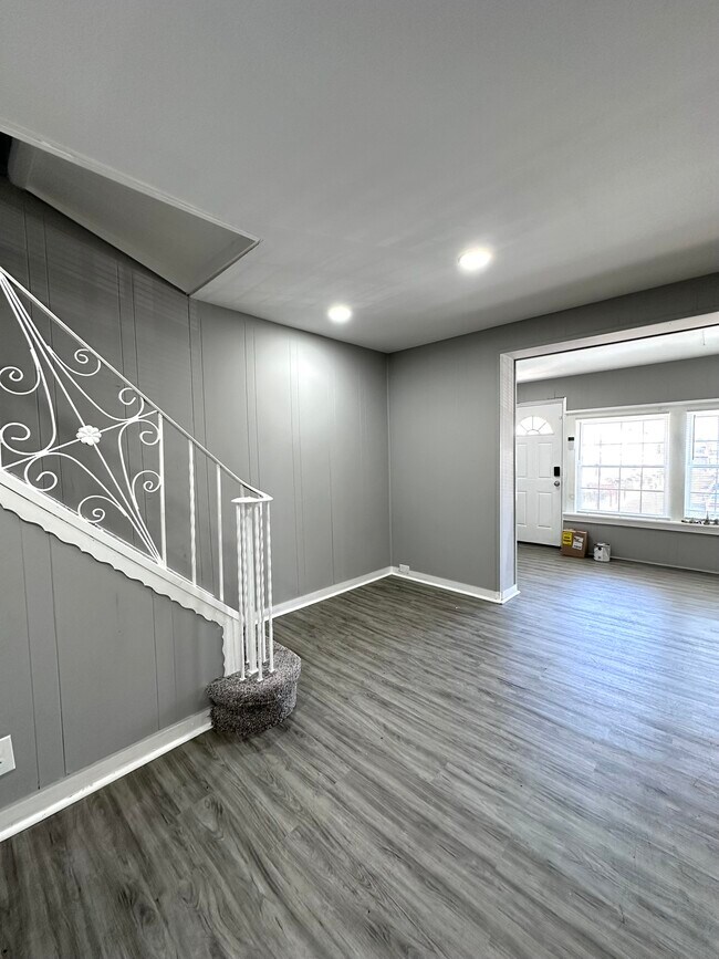 Photo - 2620 Sylmar St